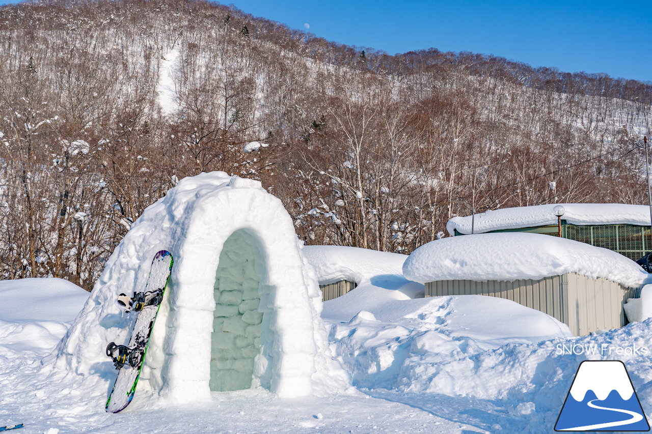 桂沢国設スキー場｜連日の冷え込みで雪質はドライ！美しく漂う綺麗な雪煙で遊んでみましょう♪